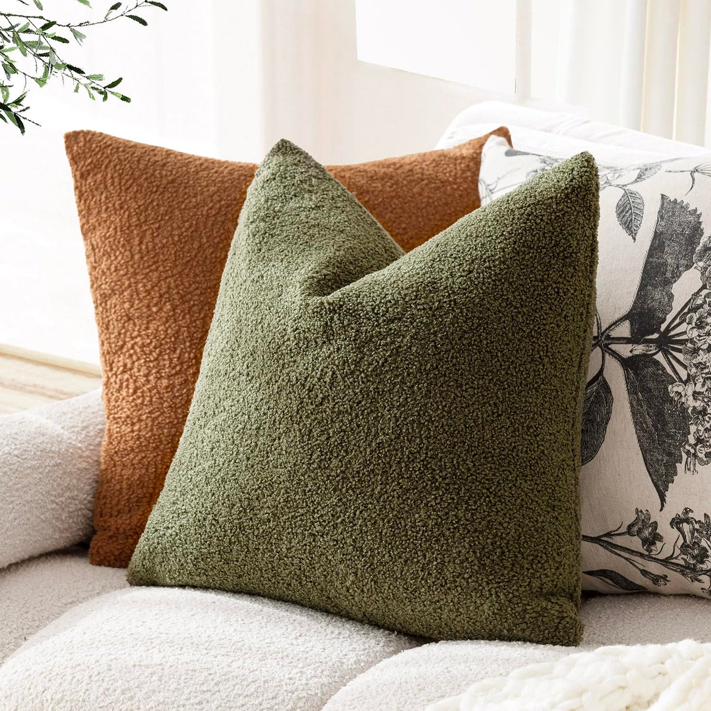 Foindtower Pack of 2, Curly Faux Fur Decorative Throw Pillow Covers Soft Neutral Plush Cushion Case Cozy Fluffy Furry Pillowcase for Home Living Room Couch Bedroom Sofa 18 x 18 Inch, Cream White