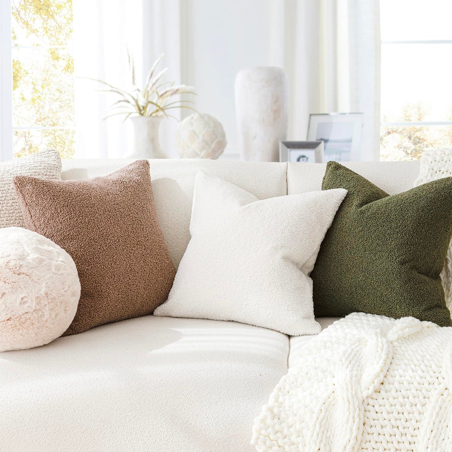 Foindtower Pack of 2, Curly Faux Fur Decorative Throw Pillow Covers Soft Neutral Plush Cushion Case Cozy Fluffy Furry Pillowcase for Home Living Room Couch Bedroom Sofa 18 x 18 Inch, Cream White