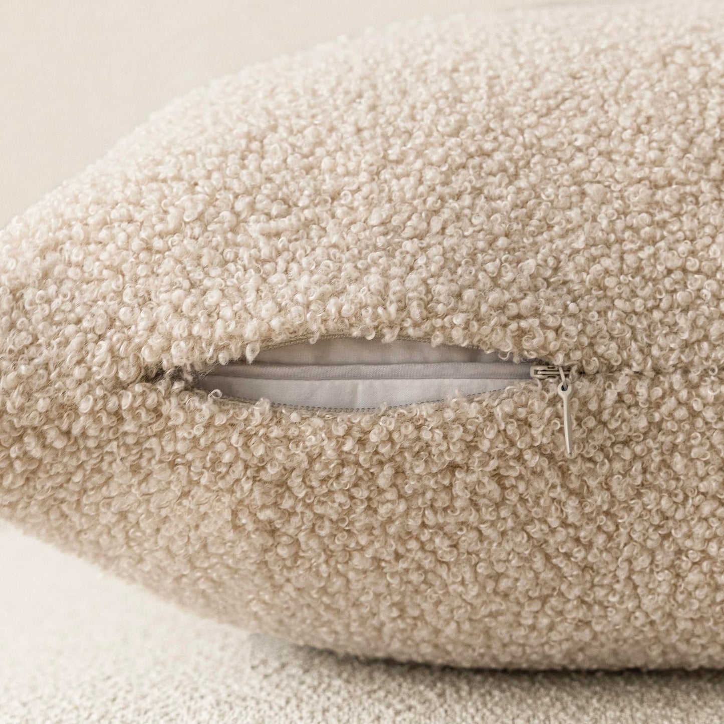 Foindtower Pack of 2, Curly Faux Fur Decorative Throw Pillow Covers Soft Neutral Plush Cushion Case Cozy Fluffy Furry Pillowcase for Home Living Room Couch Bedroom Sofa 18 x 18 Inch, Cream White